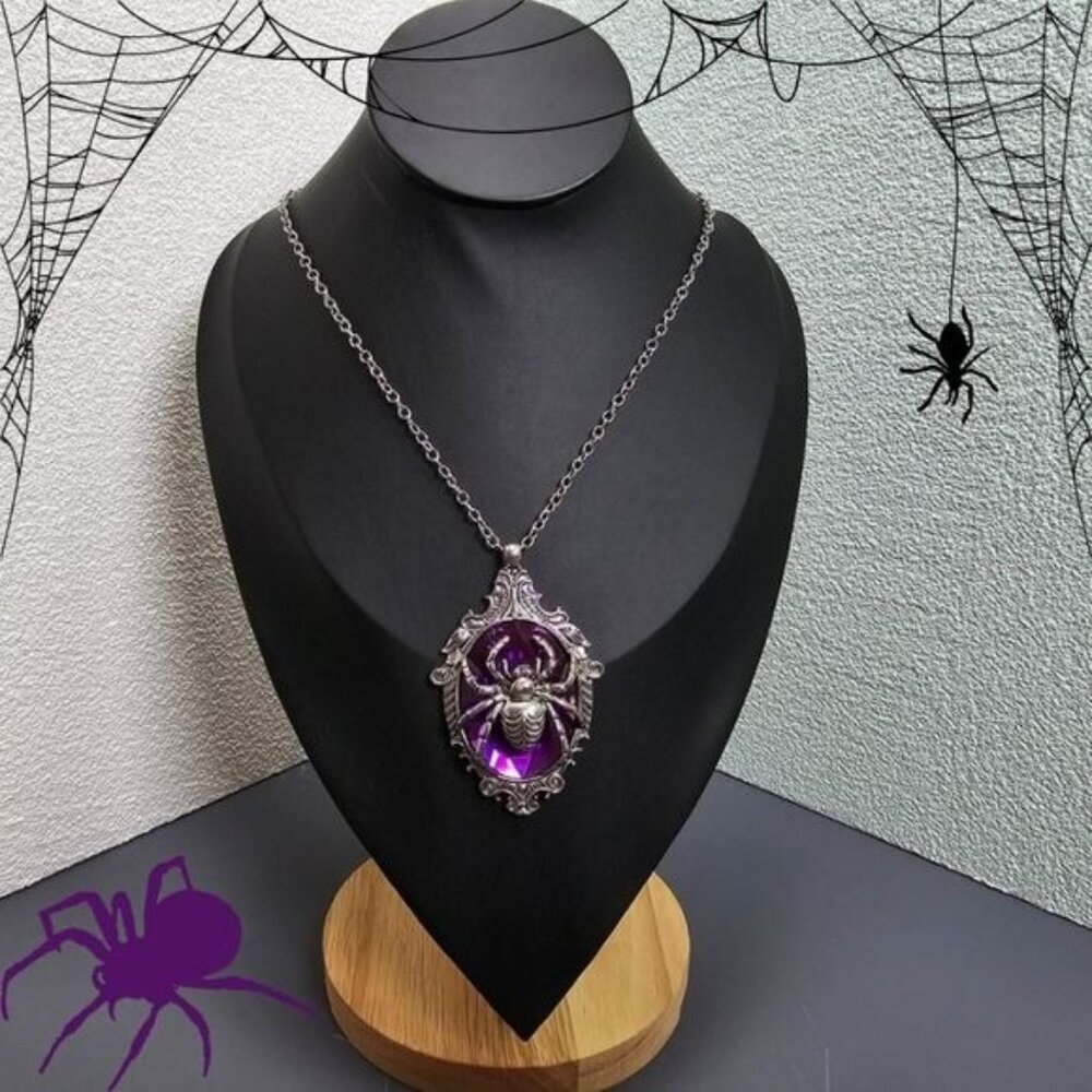 🎃 Gothic Spider on‎ Purple Acrylic Necklace (NWOT)